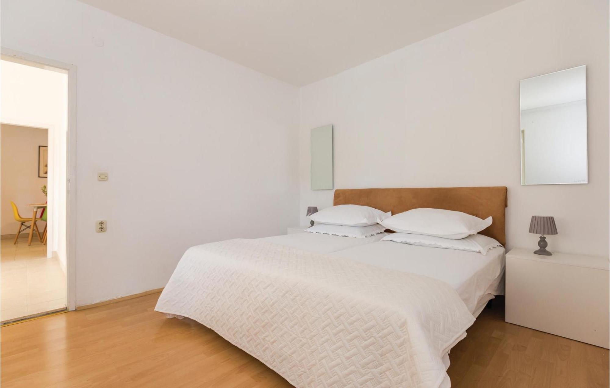 1 Bedroom Gorgeous In *